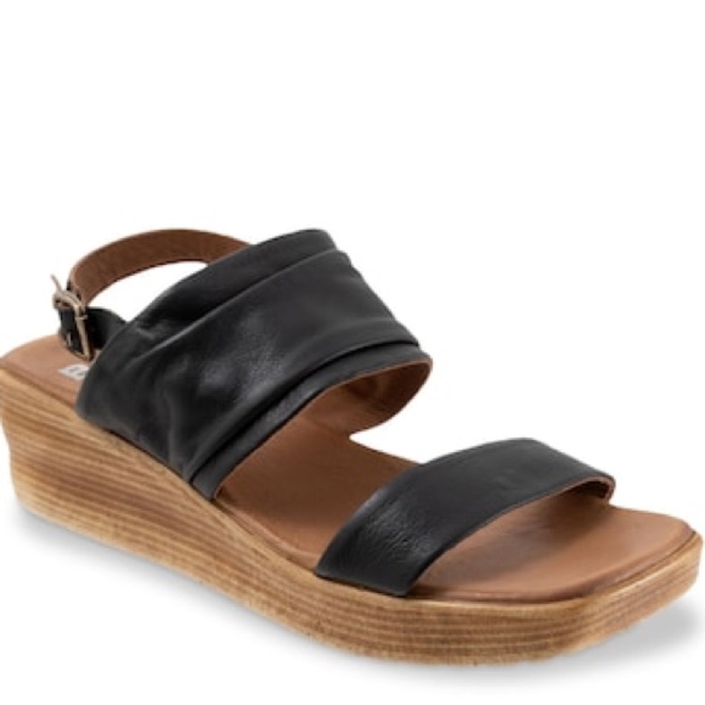 BUENO MAYA Black Leather Open Toe Ruched Mid Strap Wooden Wedge‎ Sandals